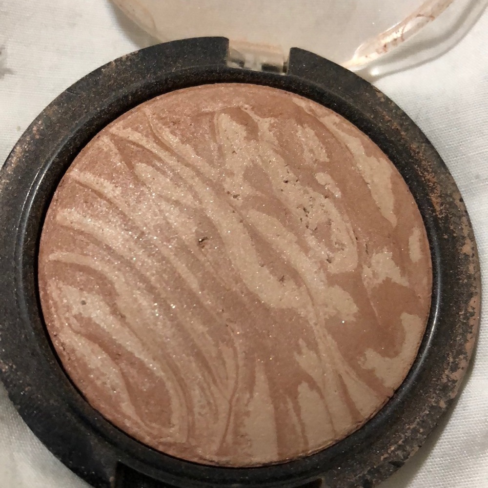 makeup - Picture 2 of 2